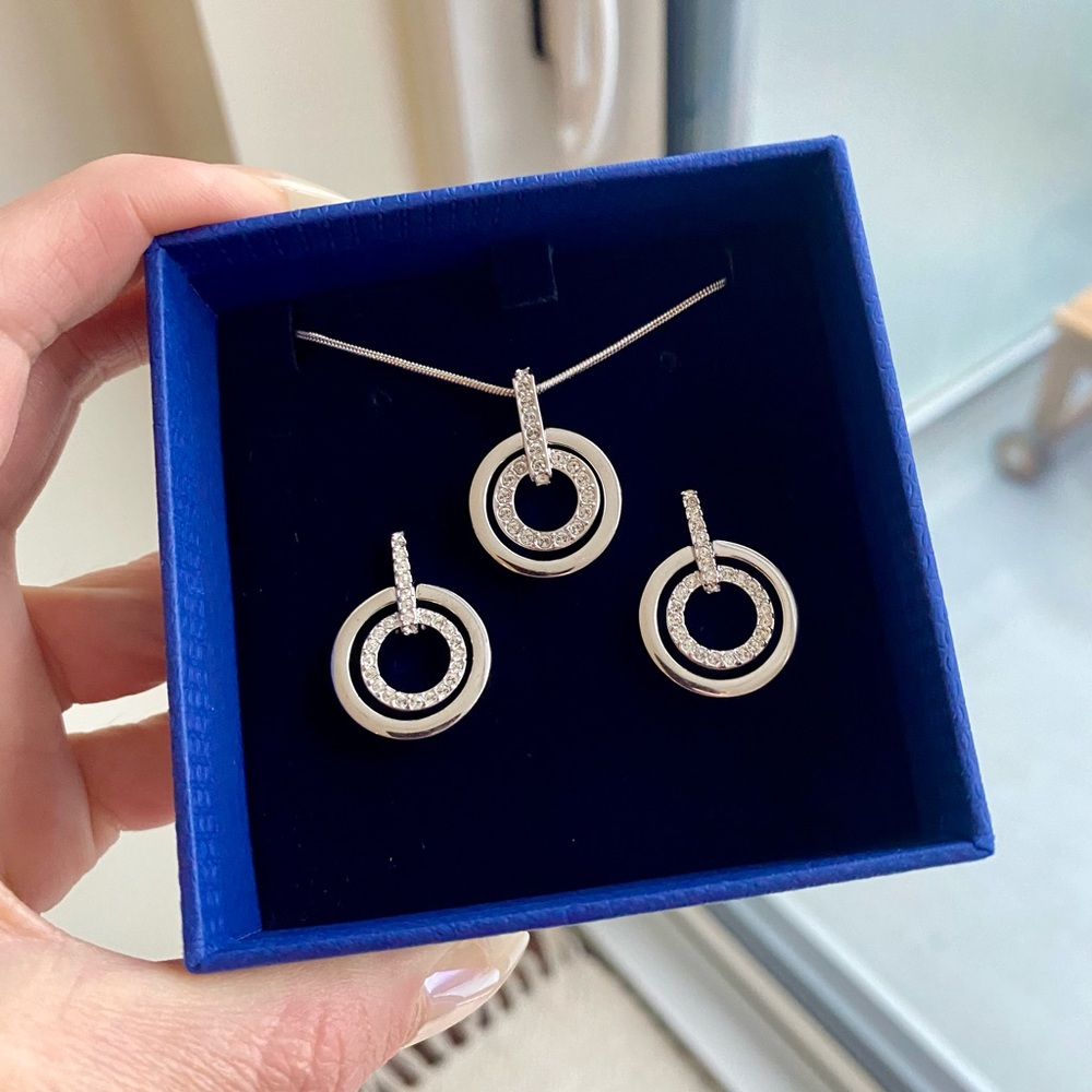 SWAROVSKI NECKLACE & EARRING SET